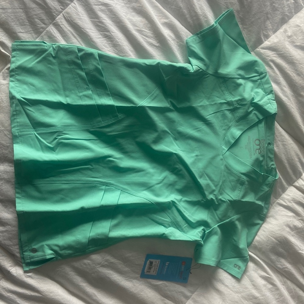 Aqua scrub top